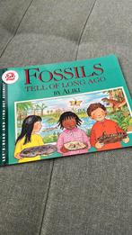 Fossils tell of long ago by Aliki Let’s read and find out, Ophalen of Verzenden, Zo goed als nieuw
