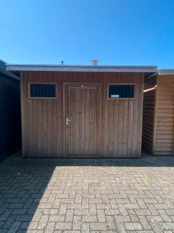 Showmodel Tuinhuis met 2 ramen. 3.25 x 2.25 beschikbaar voor biedingen