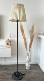 Mooie vloerlamp in goede staat, Huis en Inrichting, Lampen | Vloerlampen, Ophalen, Zo goed als nieuw, Metaal, 100 tot 150 cm
