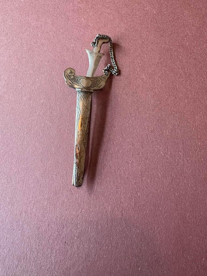 Antieke zilveren spelt in de vorm van een Kris, Antiek en Kunst, Antiek | Goud en Zilver, Zilver, Ophalen of Verzenden