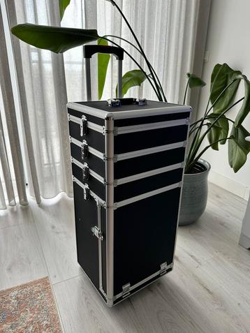 Cosmetica of kappers koffer trolley beschikbaar voor biedingen