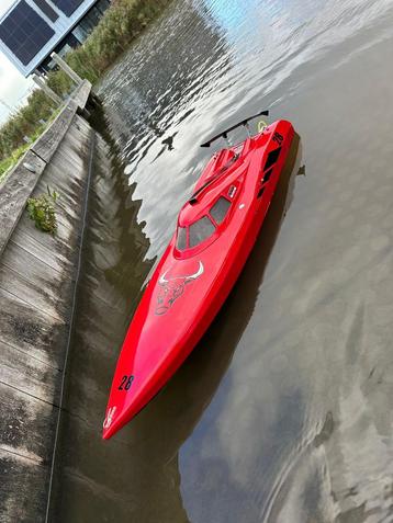 RC powerboat cayman benzine beschikbaar voor biedingen