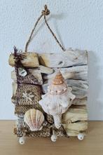 Wandhanger van vergrijsd hout met schelpen, Ophalen of Verzenden, Zo goed als nieuw