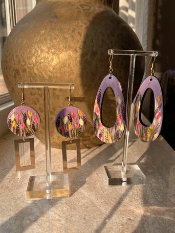 Handbeschilderde Oorbellen Botanical Purple collectie ByJ&S beschikbaar voor biedingen