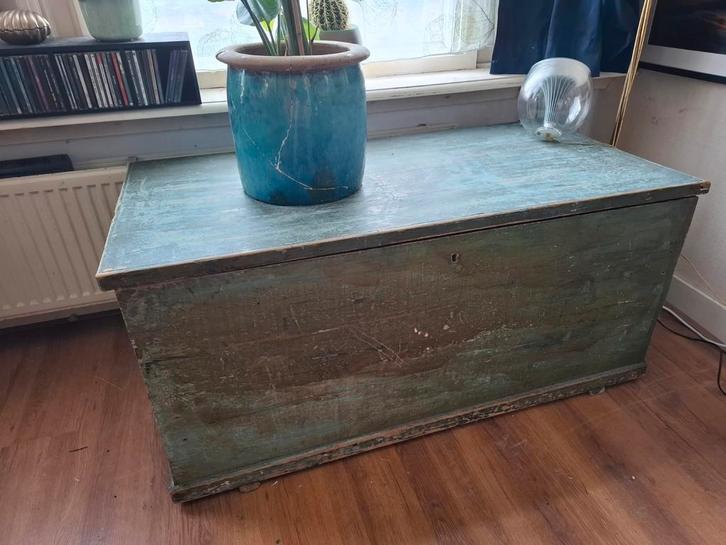 Grote blauwgrijze houten kist (lengte 120 cm), Antiek en Kunst, Antiek | Meubels | Kasten, Ophalen