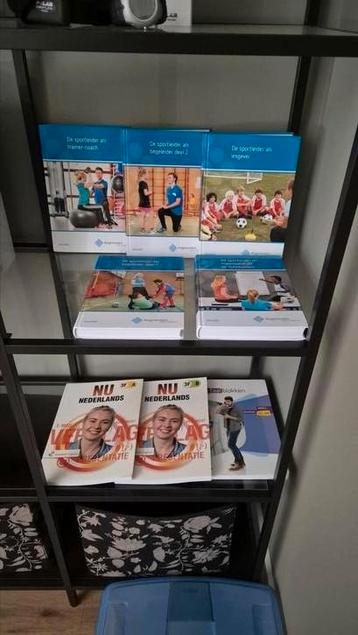CIOS boeken, KOOPJE!! alles mag weg voor maar 25 euro beschikbaar voor biedingen