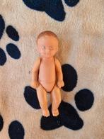 oud rubberen popje baby 9 cm, Verzamelen, Poppenhuizen en Toebehoren, Ophalen of Verzenden, Nieuw, Poppenhuis