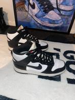 Panda dunk high nikeschoen., Kleding | Dames, Schoenen, Ophalen of Verzenden, Wit, Zo goed als nieuw, Sneakers of Gympen