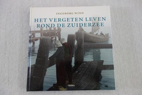 Boek het vergeten leven rond de zuiderzee, Boeken, Geschiedenis | Stad en Regio, Zo goed als nieuw, 20e eeuw of later, Ophalen of Verzenden