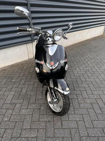 Retro lintex snor beschikbaar voor biedingen