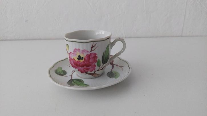 Hybiscus Kop en Schotel - Handbeschilderd, Antiek en Kunst, Antiek | Servies compleet, Ophalen of Verzenden