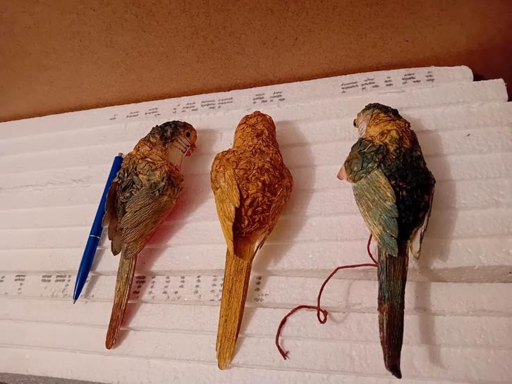Set van drie decoratieve papagaai Leuk voor in huis. zijn in, Dieren en Toebehoren, Vogels | Kanaries, Kleurkanarie, Geslacht onbekend
