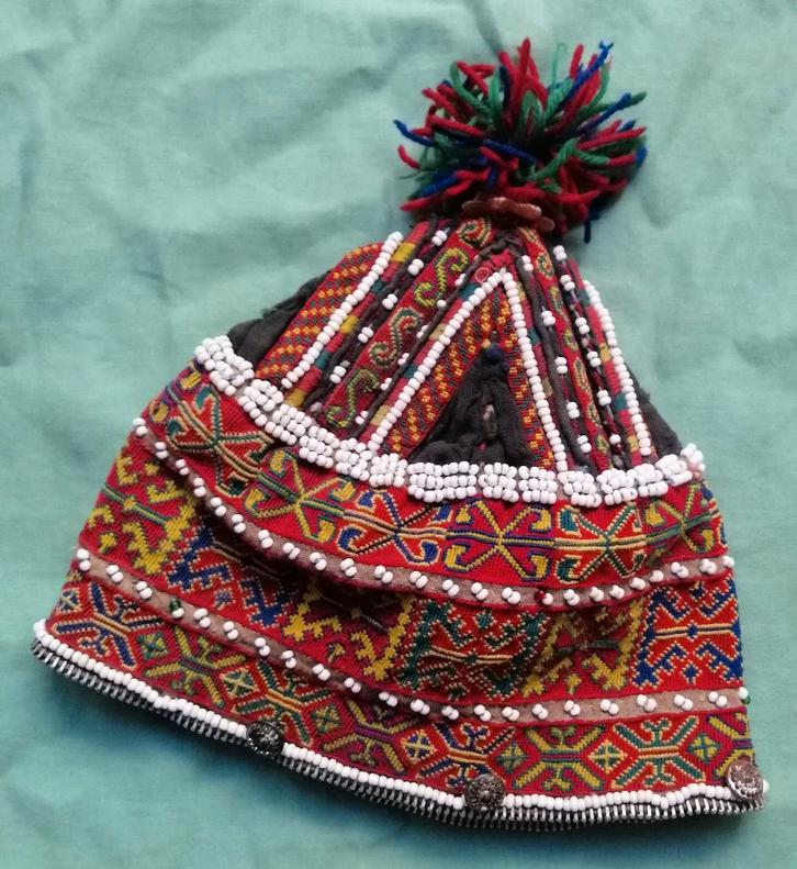 Kinder hoedje Afghanistan Nuristan, Antiek en Kunst, Kunst | Niet-Westerse kunst, Ophalen of Verzenden