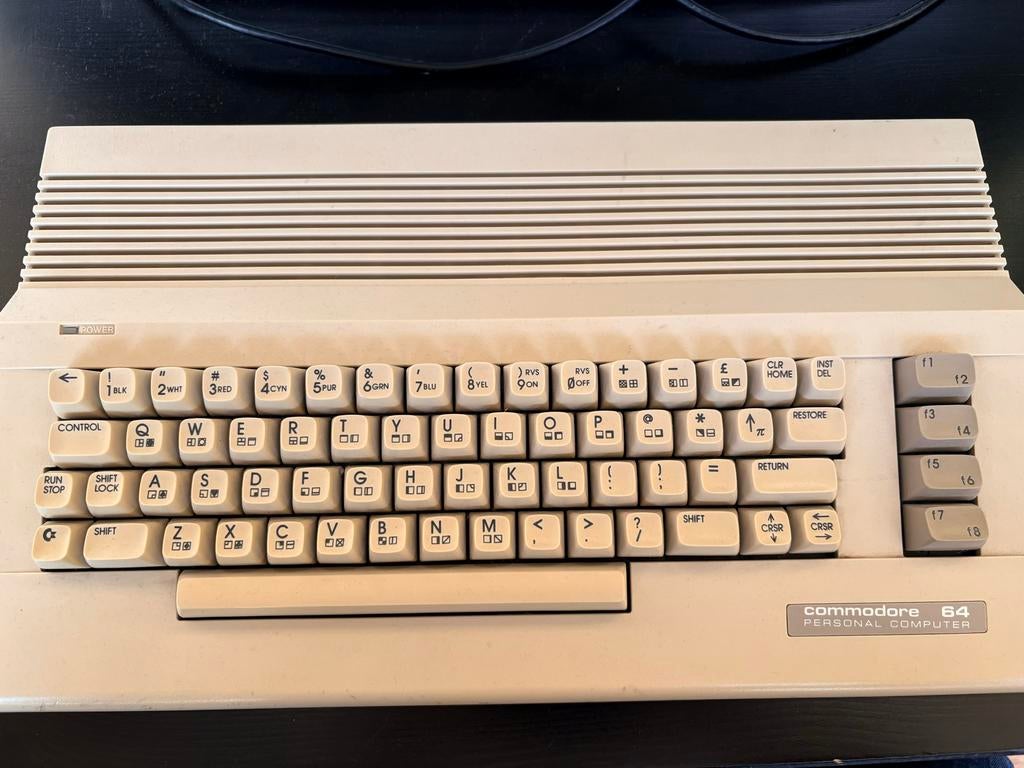 Commodore 64 werkend met spellen en accessoires, Spelcomputers en Games, Games | Overige, Gebruikt, 1 speler, Vanaf 3 jaar, Ophalen