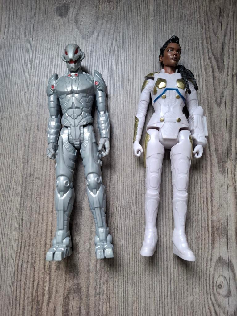 2 Marvel actiefiguren - Ultron en valkiry (30 cm), Kinderen en Baby's, Speelgoed | Actiefiguren, Gebruikt, Ophalen of Verzenden