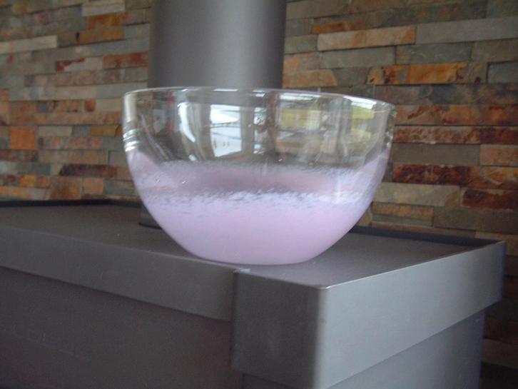 mooie ronde glas schaal doorzichtig met roze, Huis en Inrichting, Woonaccessoires | Schalen en Manden, Zo goed als nieuw, Schaal