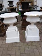 Set gietijzeren tuinvazen op sokkel, Ophalen