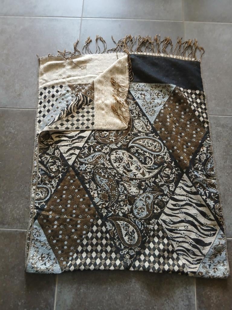 Prachtige sjaal/omslagdoek in bruintinten met zwart., Kleding | Dames, Mutsen, Sjaals en Handschoenen, Ophalen, Nieuw, Maat 46/48 (XL) of groter