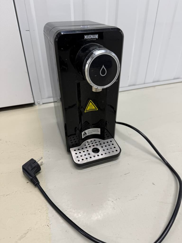 Magnani heetwater dispenser – werkt goed, Ophalen of Verzenden, Zo goed als nieuw