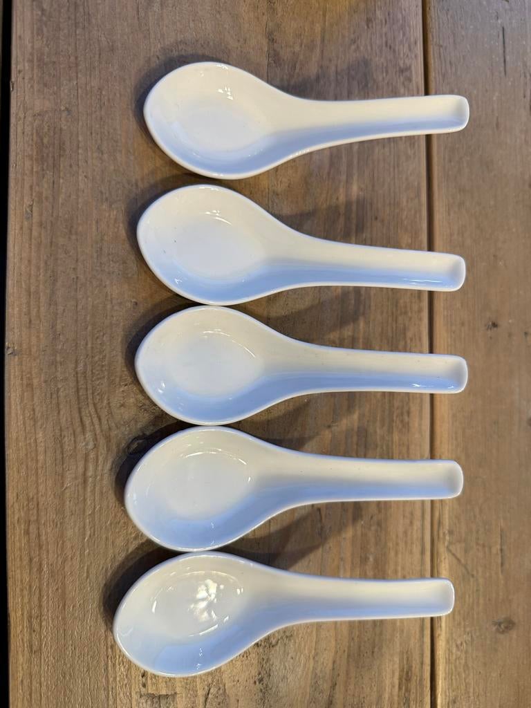 Set van 5 witte keramische soeplepels amuse lepels, Ophalen of Verzenden, Zo goed als nieuw, Overige materialen, Los bestek