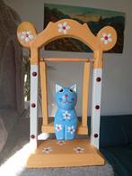 Houten poes op schommel., Verzamelen, Beelden en Beeldjes, Ophalen of Verzenden, Zo goed als nieuw, Dier