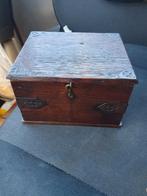 Antieke houten kist met metalen beslag, Ophalen of Verzenden