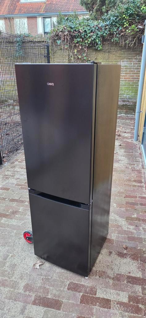 CHiQ koelkast met vriezer - zwart, Witgoed en Apparatuur, Koelkasten en IJskasten, Gebruikt, Met vriesvak, 150 tot 200 liter, 140 tot 160 cm