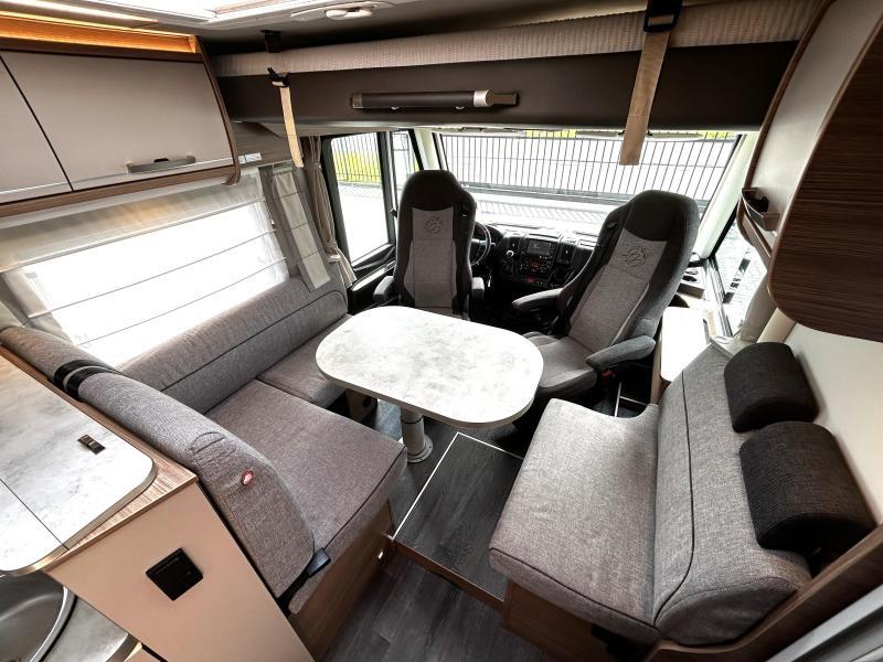 Knaus R12 live i 700 MEG | BTW || Level systeem || Automaat, Automaat, Airbags, Ringverwarming, Bedrijf
