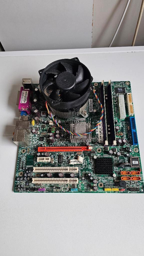 ACER 946GZT-AM 775 INTEL Motherboard, Computers en Software, Moederborden, Gebruikt, Intel, Socket 775, Ophalen of Verzenden