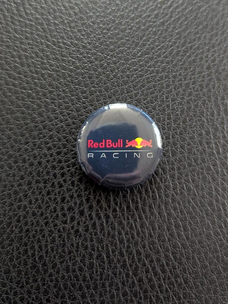 Red Bull Racing - 25 mm button/speld - Blauw/Rood, Ophalen of Verzenden, Nieuw, Auto's