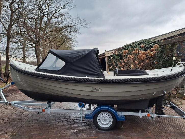 Mooie sloep 15 pk Suzuki in bun, Watersport en Boten, Sloepen, Gebruikt, 10 tot 30 pk, 3 tot 6 meter, Buitenboordmotor, Benzine