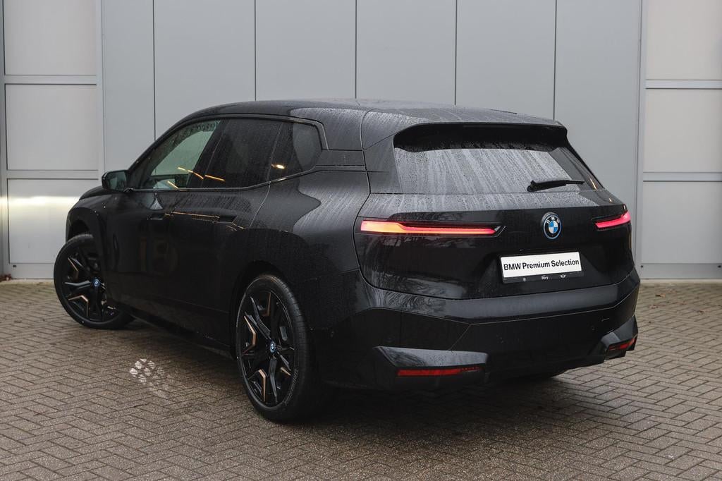 BMW iX xDrive40 High Executive / Sportpakket / Panoramadak S, Auto's, BMW, 12 maanden, Start-stop-systeem, Gebruikt, Zwart