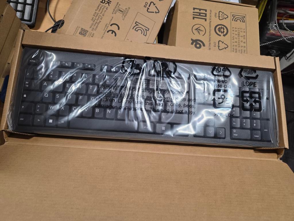 HP Toetsenbord 125 fr Bedraad AZERTY M27527-051, Hp, Ophalen of Verzenden, Bedraad, Nieuw