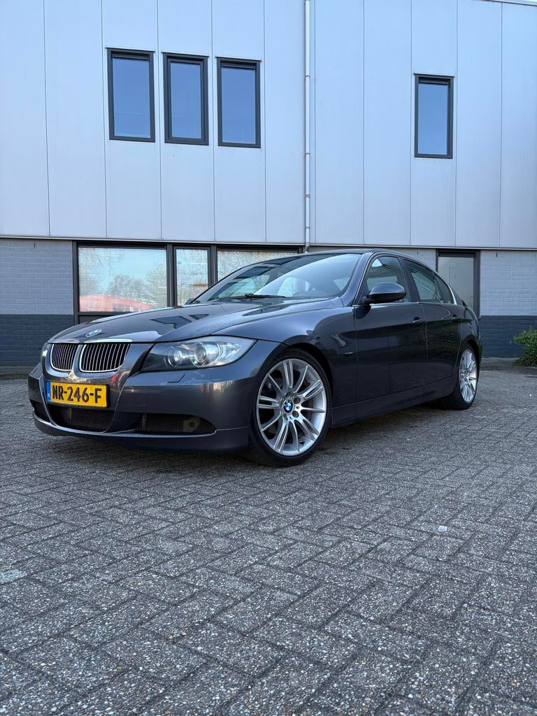 BMW 3-Serie 2.5 I 325 2005 Grijs, Auto's, BMW, Particulier, 3-Serie, Benzine, D, Sedan, Handgeschakeld, Geïmporteerd, Zilver of Grijs