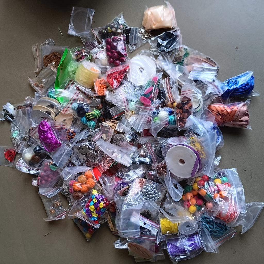 Grote partij kralen, gereedschap en benodigdheden, Hobby en Vrije tijd, Kralen en Sieraden maken, Ophalen of Verzenden, Gebruikt