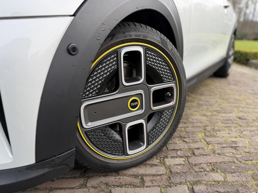 MINI COOPER SE | SOH 95.9% | Leder | PDC | CarPLay | Navi |, Auto's, Stof, Zwart, 33 kWh, 4 stoelen