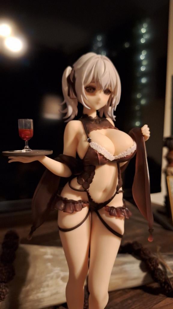 Anime Figuur - Sexy Serveerster met Wijn, Ophalen of Verzenden, Zo goed als nieuw