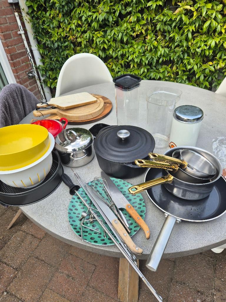 Pannen en diversen, Huis en Inrichting, Ophalen, Gebruikt, Rvs, Pannenset
