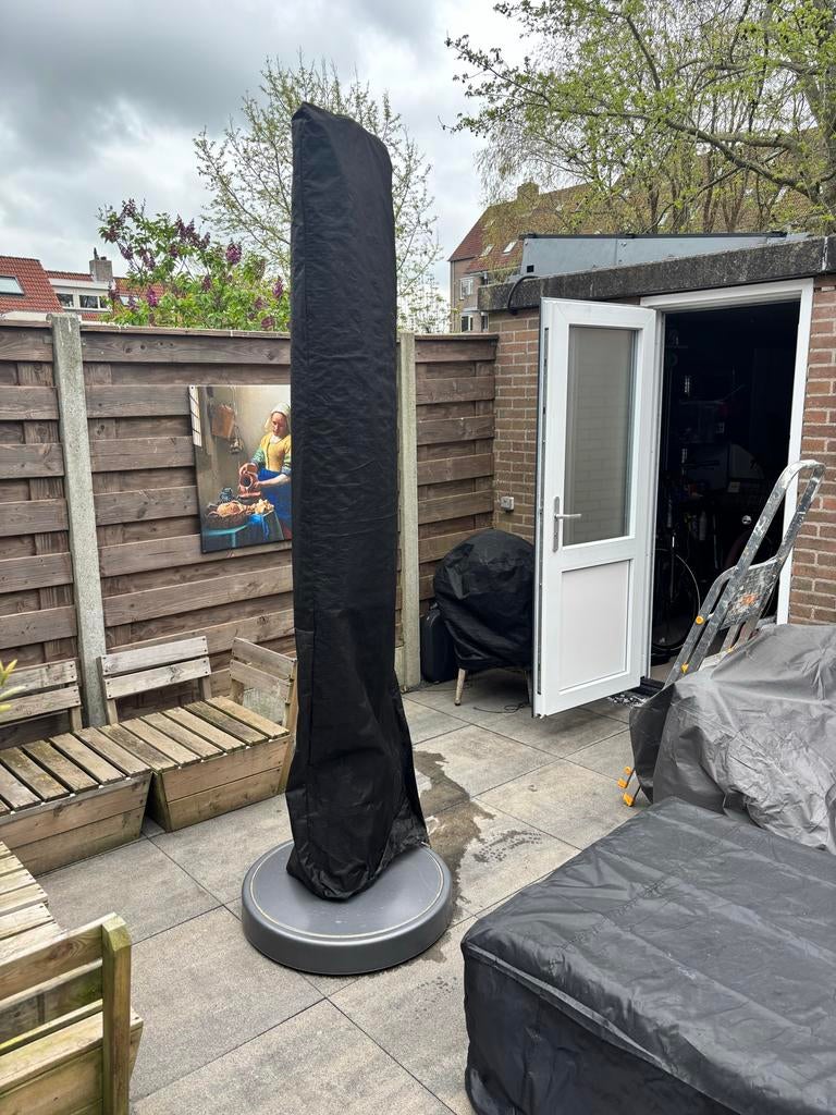 Grijze parasol met voet, Tuin en Terras, Ophalen, Gebruikt, Verstelbaar, Stokparasol