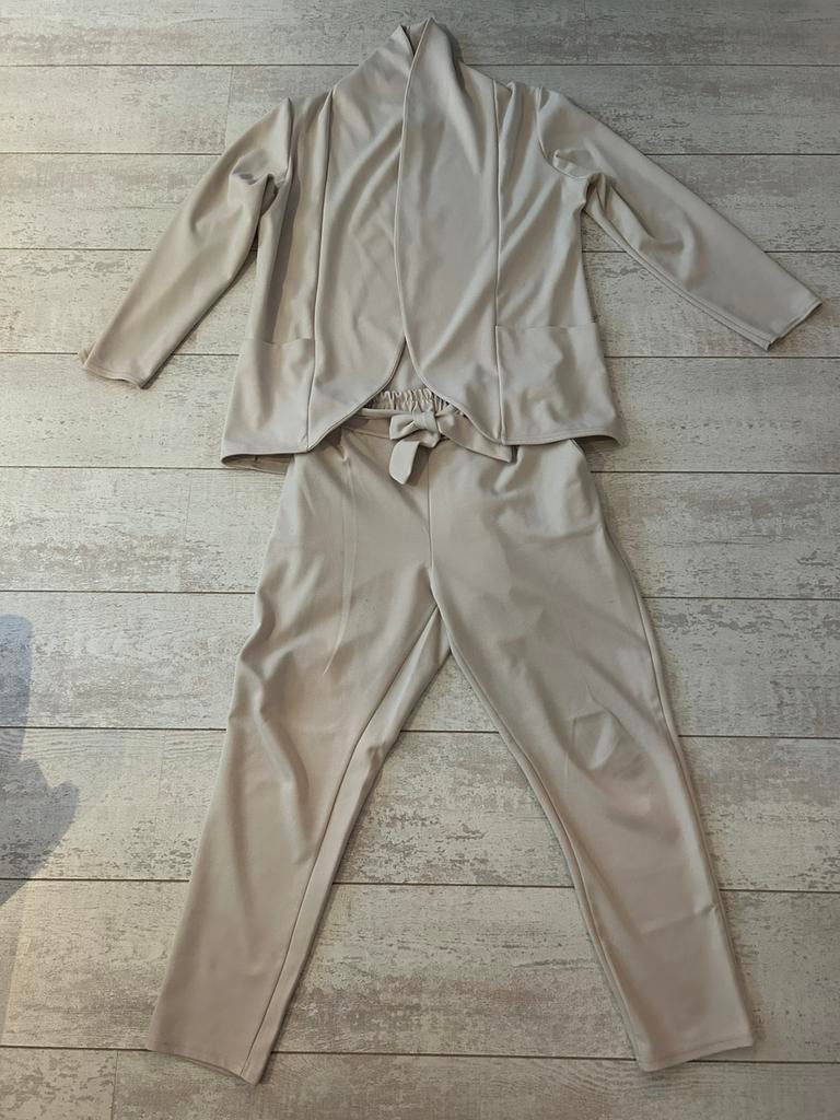 Leuk dames pak beige maat 42/46, Kleding | Dames, Jumpsuits, Ophalen of Verzenden, Gedragen, Maat 42/44 (L), Beige