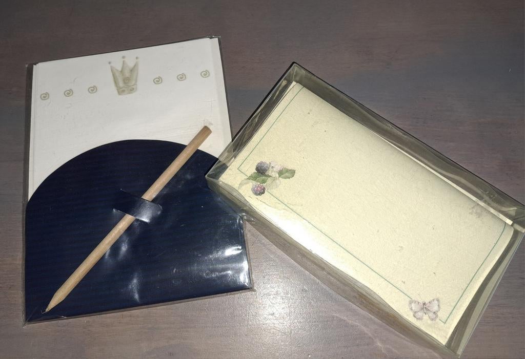 2 verschillende pakjesriefpappier en bijpassende enveloppen, Ophalen of Verzenden