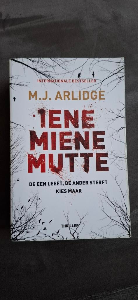 M.J. Arlidge - Iene Miene Mutte, Ophalen of Verzenden, Zo goed als nieuw, Nederland, M.J. Arlidge