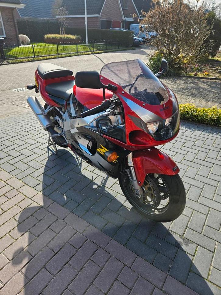 Suzuki GSX-R 750 SRAD - Sportieve klassieker, Motoren, Motoren | Suzuki, Particulier, Sport, meer dan 35 kW, 4 cilinders, Motorrijbewijs A