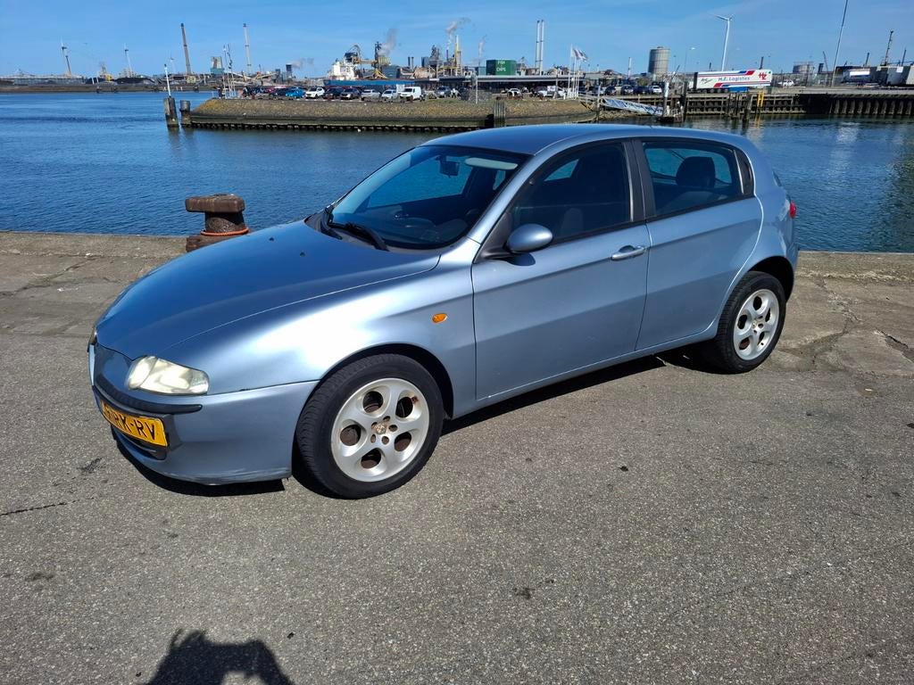 Alfa Romeo 147 1.6 T.spark 16V 77KW 5DR 2005 Blauw, Auto's, Alfa Romeo, Particulier, ABS, Airbags, Airconditioning, Alarm, Centrale vergrendeling