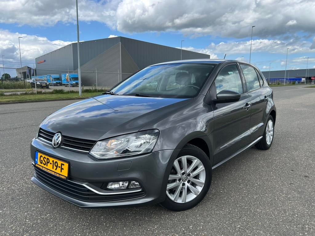 Volkswagen Polo 1.2 TSI 66KW 2015 Grijs, Auto's, 4 cilinders, Handgeschakeld, Particulier, 1000 kg