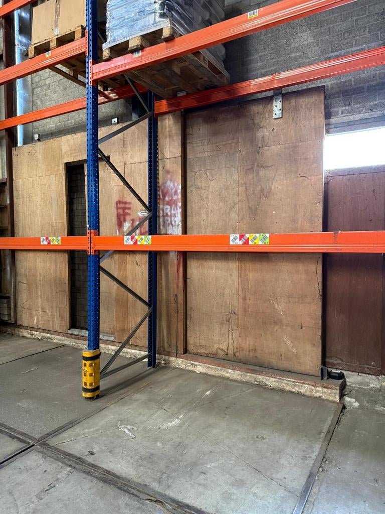 2 grote schuifdeuren met katrollen er aan, Ophalen