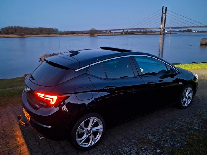 Opel Astra 1.6 Turbo 200pk | LED | Pano | Trekhaak I 1e eig., Auto's, Opel, Particulier, Astra, ABS, Achteruitrijcamera, Adaptieve lichten