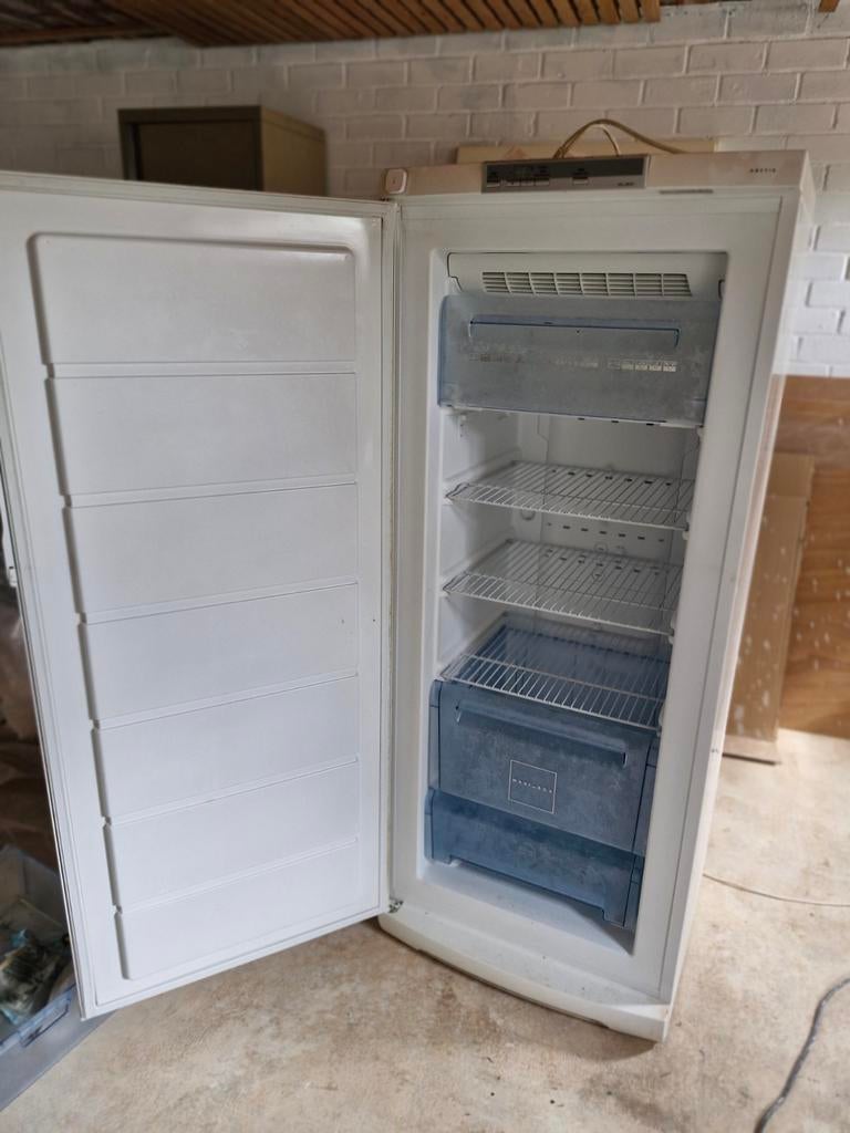 Grote vrieskast, AEG Arctis, Ophalen, 60 tot 90 cm, 160 cm of meer