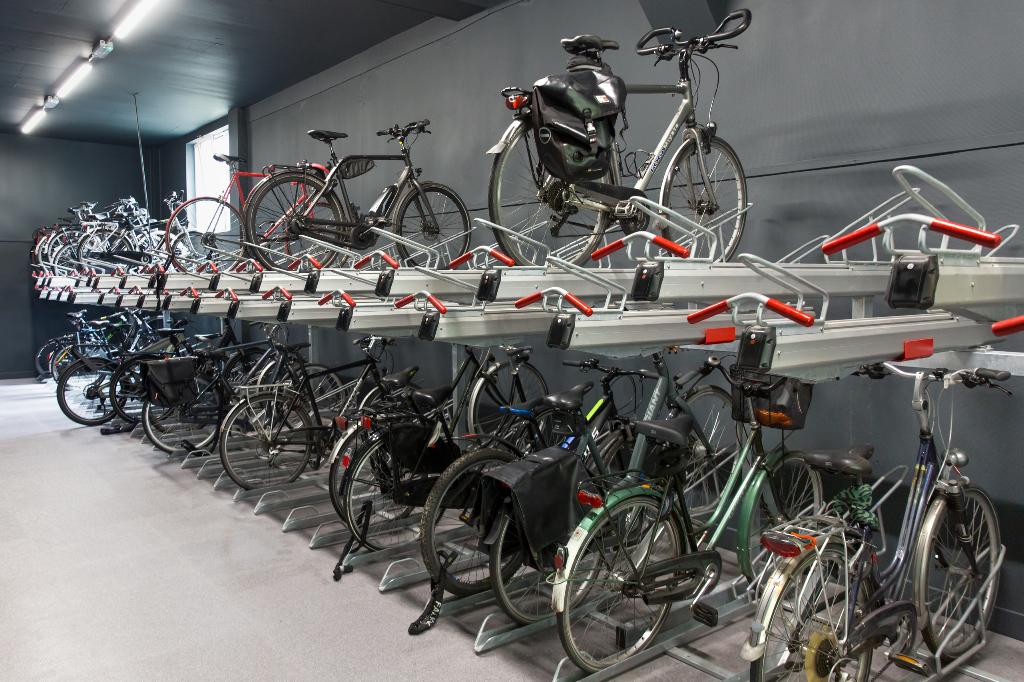 Fietsenrek dubbellaags 70 fietsen, Fietsen en Brommers, Ophalen, Gebruikt
