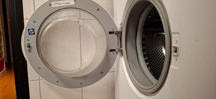 Bosch Wasmachine Serie 4 - Werkt uitstekend! en Gratis, Witgoed en Apparatuur, Wasmachines, Gebruikt, Voorlader, 4 tot 6 kg, 85 tot 90 cm